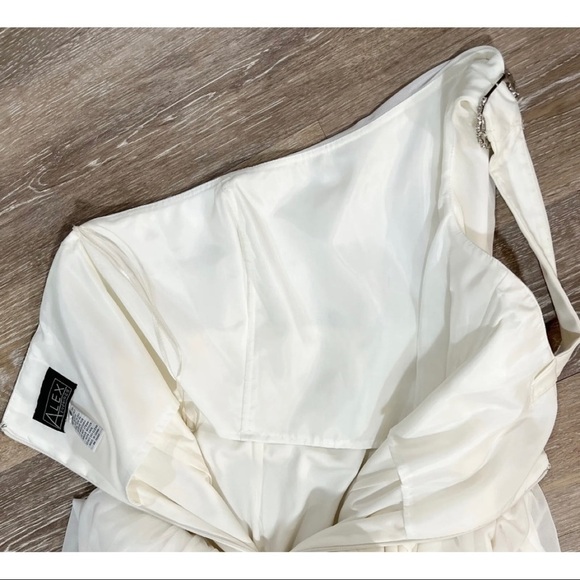 Alex Evenings Sz 14 Long Ivory One Shoulder Rhinestone Formal Gown Wedding Dress - Picture 7 of 9